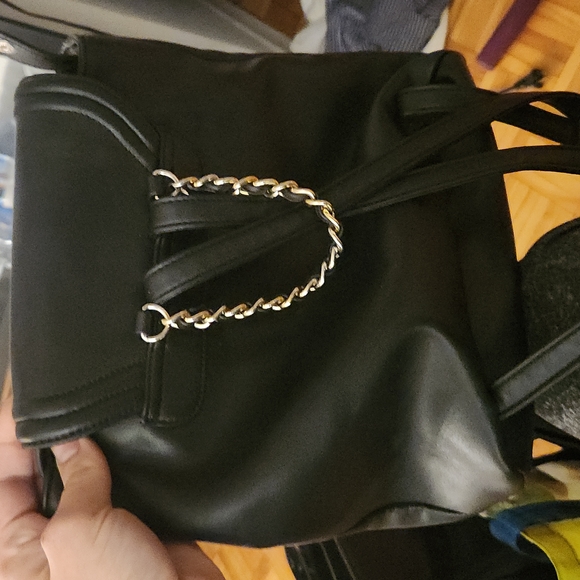 Guess Purse crossbody NEW - Picture 2 of 3